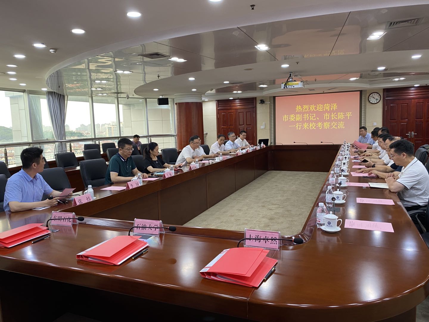 上海bevictor伟德、东明石化、中国石油大学三方签定《原油催化裂解造乙烯丙烯（UPC）技术工业试验与推广许可和谈》